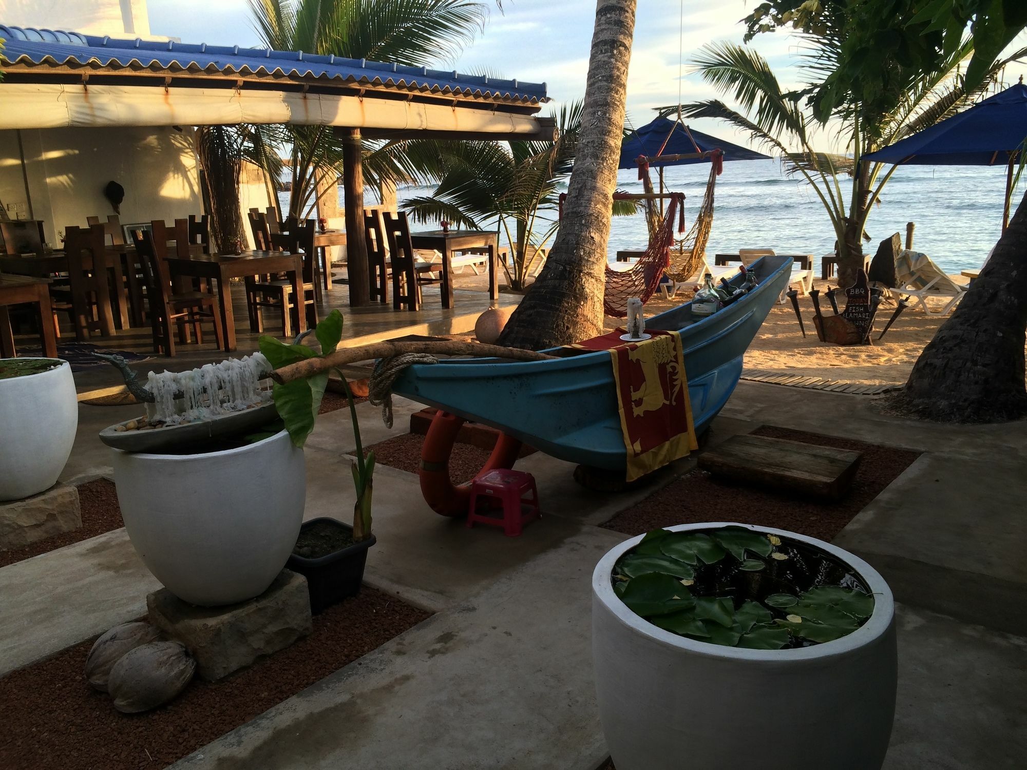 Beach Castle Hotel Unawatuna Exterior photo