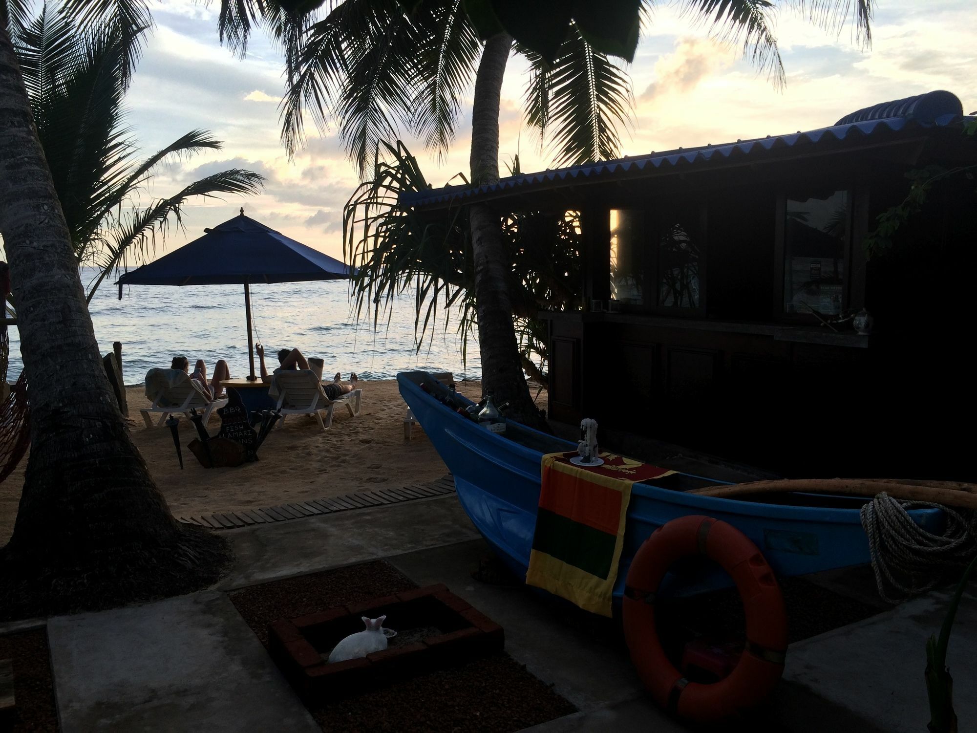 Beach Castle Hotel Unawatuna Exterior photo