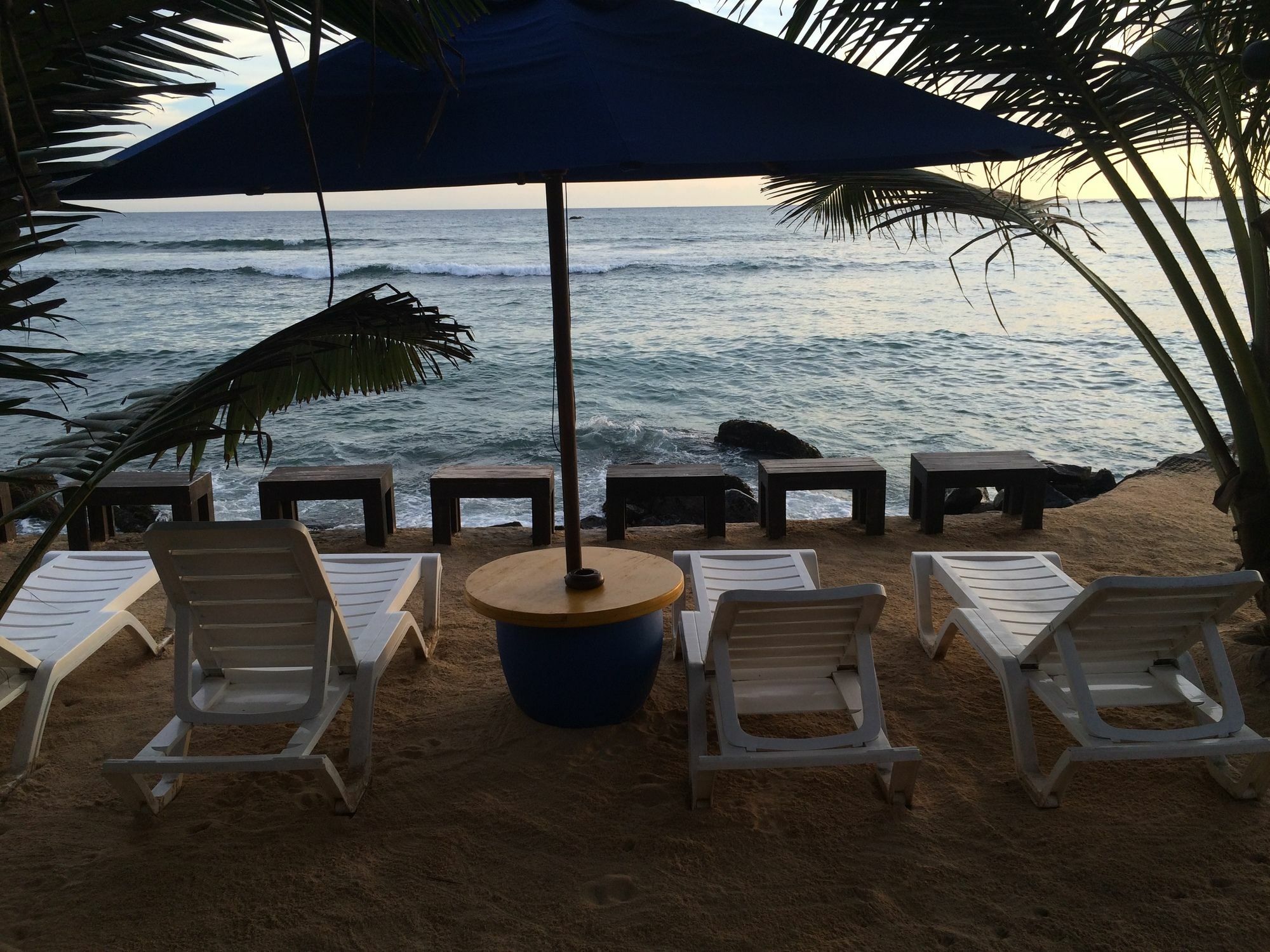 Beach Castle Hotel Unawatuna Exterior photo