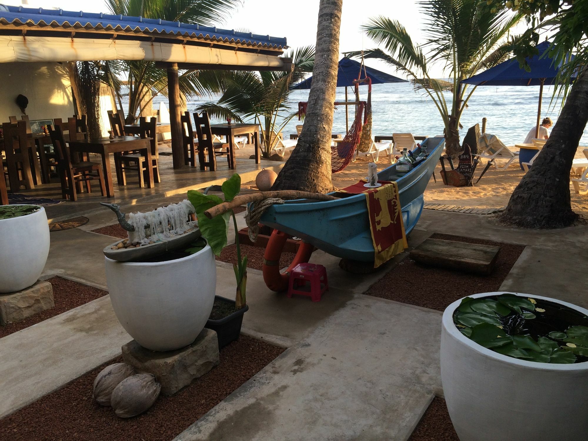 Beach Castle Hotel Unawatuna Exterior photo